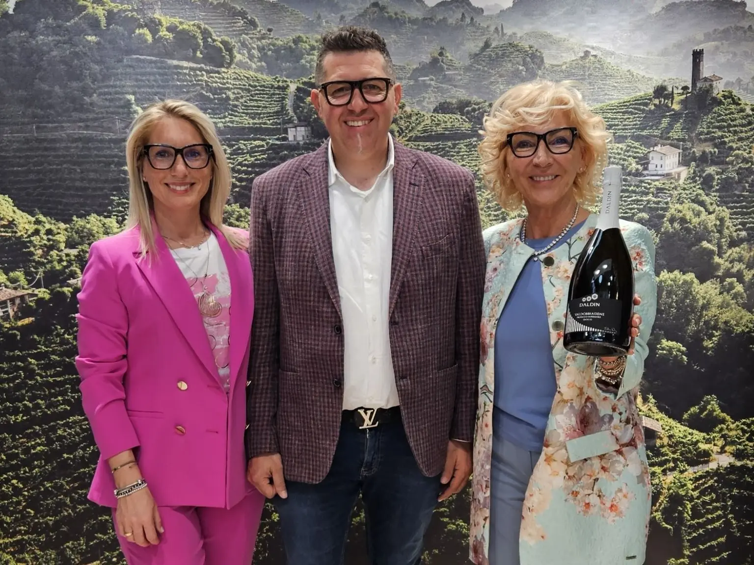 Alessandra en haar man Oscar met Norma van wijndomein Daldin uit de Prosecco Superiore Veneto