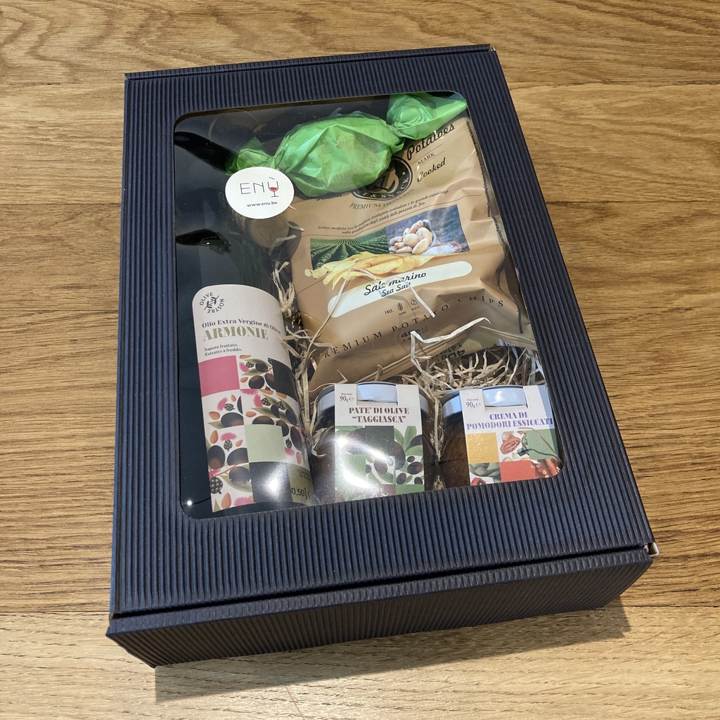 Aperitivo gift set with a bottle of extra virgin olive oil