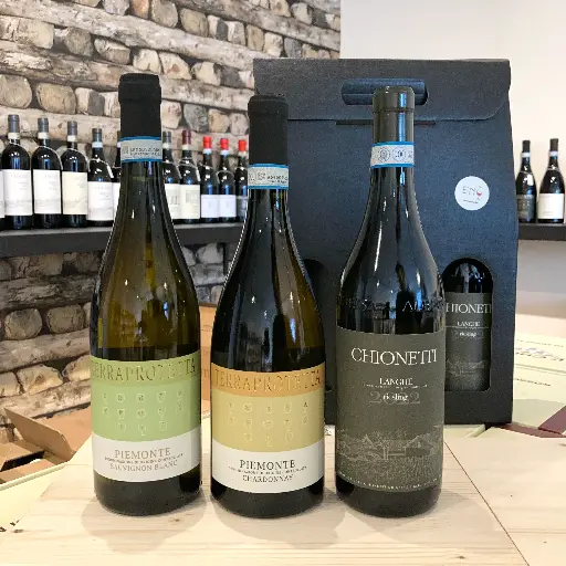 Geschenkpakket witte wijnen uit Piemonte van internationale druiven