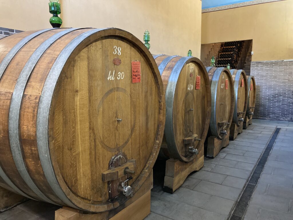 Le Chuise wijnmakerij grote eikenhouten vaten